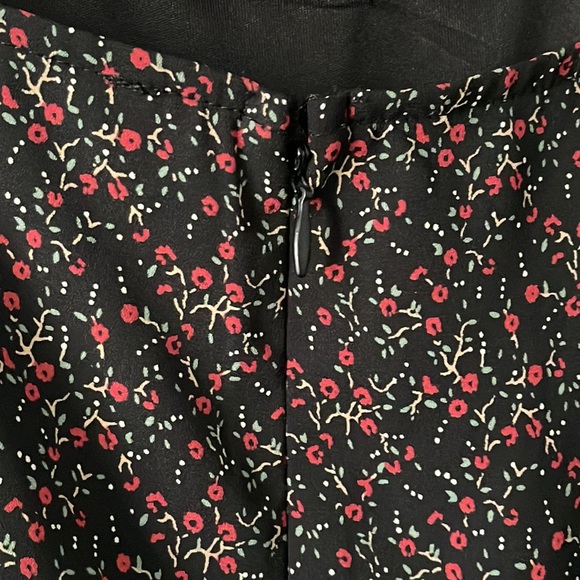 🔴 Floral Black Open Back V Cut Mini Dress, Pre-loved - Picture 13 of 14